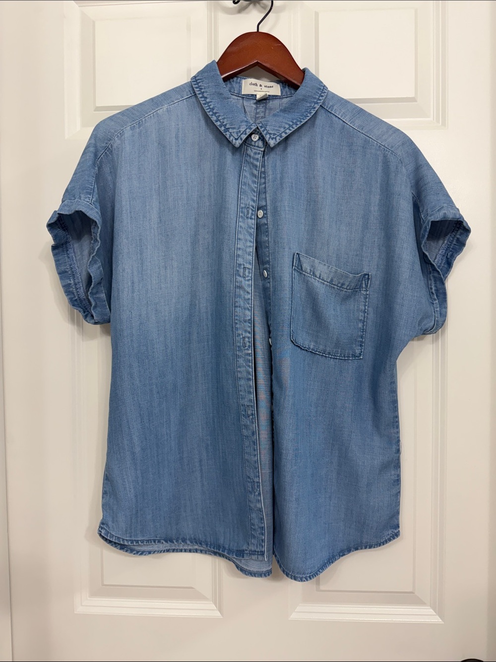 cloth & stone denim button-front women’s shirt - light blue